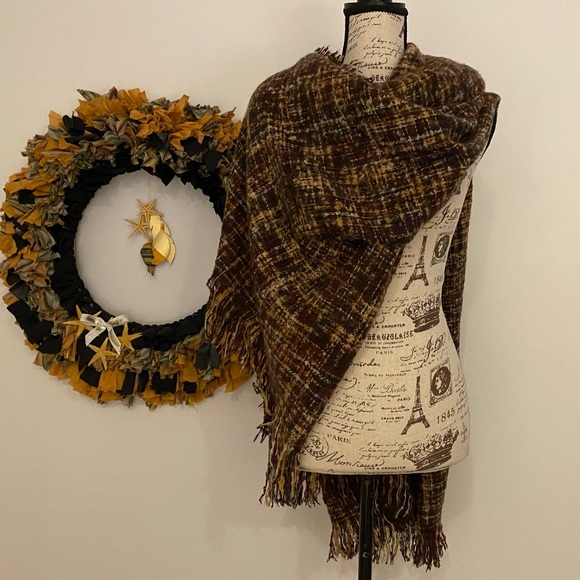 Oversized wool cape/wrap perfect for fall/winter - Picture 16 of 16